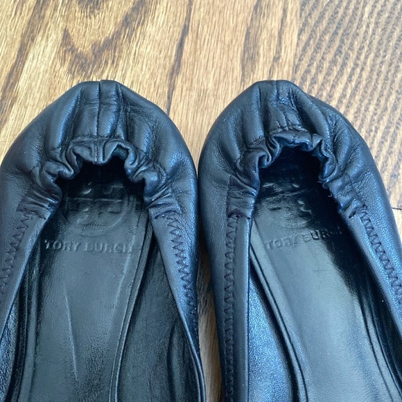 Black Tory Burch Reva ballet flats with silver logo. Good used condition - Picture 4 of 12